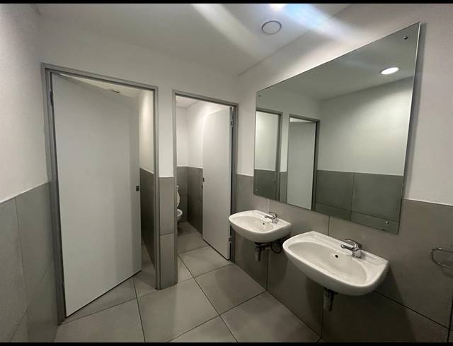 171M² BUILDING TO LET IN CAPE TOWN CITY CENTRE